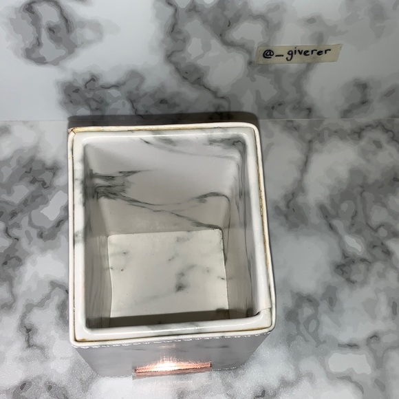 Marble Faux Leather BH Cosmetics Angled Brush Holder - Marble - Picture 4 of 9